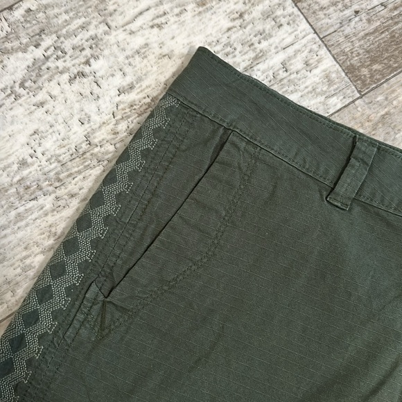 Eddie Bauer Green Side Stripe Hiking Shorts - Picture 2 of 11